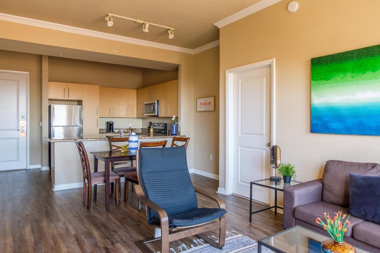 Frontdesk Oakwood Residence Apts Uptown 达拉斯 外观 照片