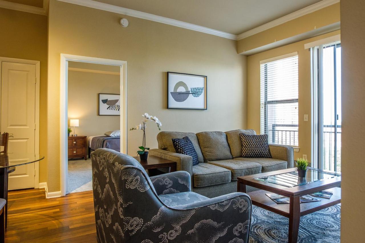 Frontdesk Oakwood Residence Apts Uptown 达拉斯 外观 照片